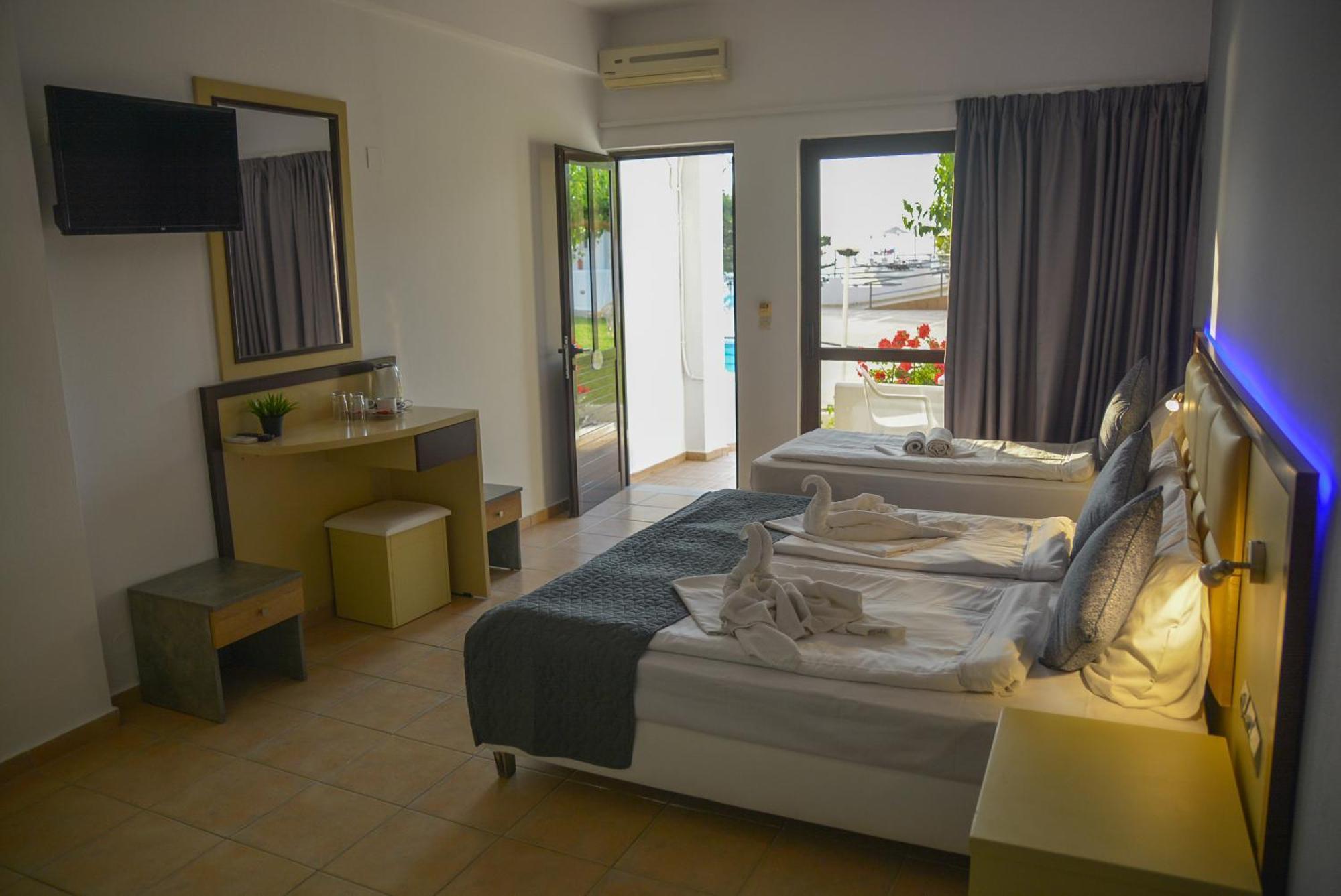 Adel Paradise Adelianos Kampos Exterior photo
